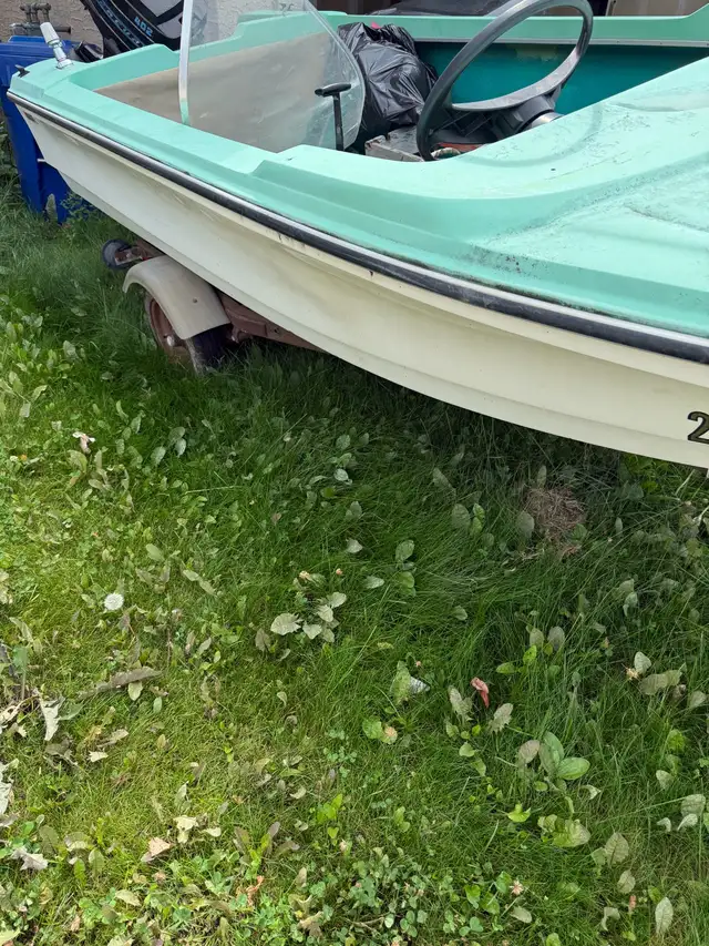 Selling this  boat in Powerboats & Motorboats in Edmonton - Image 4