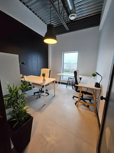 ECAD Coworking à St-Eustache, au 604 boul. Industriel: - 660$/mois : bureau fermé privé de 12'x10' a...