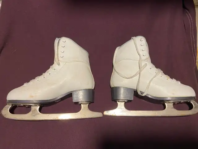 Skates Jackson size 5 in Skates & Blades in Ottawa - Image 4