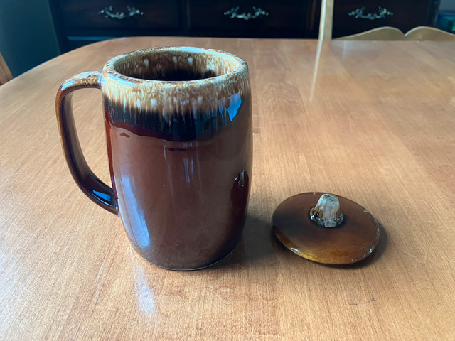 Vintage Hull USA Oven Proof Coffee Mug of Beer Stein with Lid dans Art et objets de collection  à Ville de Montréal