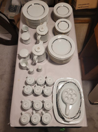 61 PC Fine China Set