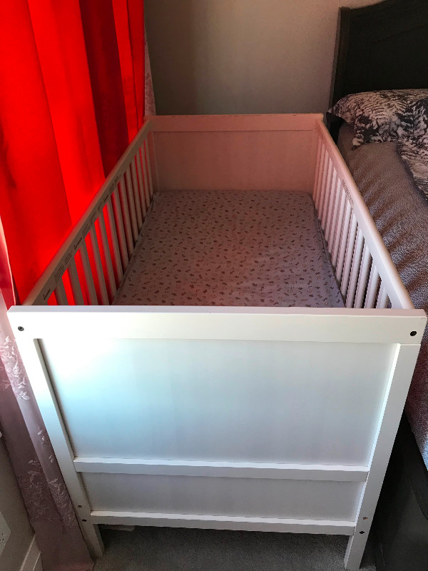 Baby crib and mattress in Cribs in Edmonton