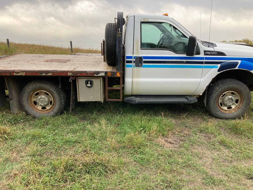 2011 F350 regular cab with flat deck | Cars & Trucks | Strathcona ...
