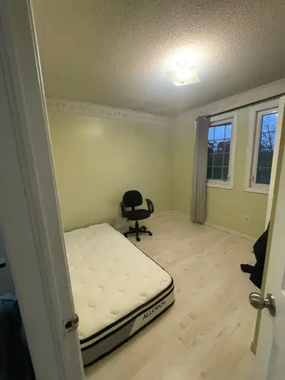 Private Furnnished Room available for rent at upper level. Walking distance to Sheridan College Bram...