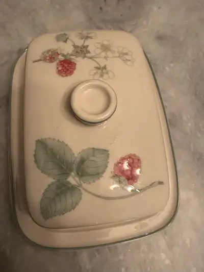 Wedgwood Raspberry Cane Dish, View more