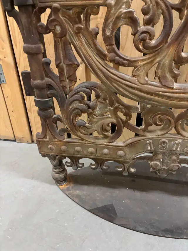 Fire place screen65048393803907124