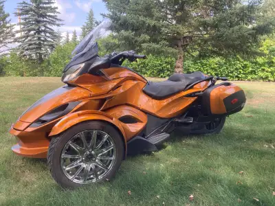 2014 can-am SPYDER ST ROADSTER 26,300 km In great shape Just been serviced at Turple Brothers 998cc,...