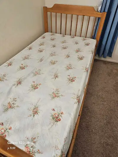 2 beds for sell with Is mattresses and 1 spring boxs 2 for 125 