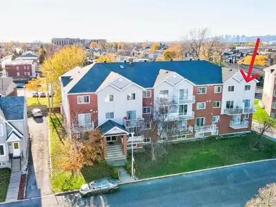 ✨ LUXE & CONFORT à Longueuil – Spacieux condo sur 2 niveaux avec DEUX espaces de stationnement! ✨ 2...