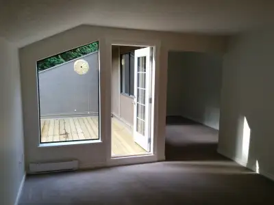 Enjoy living in desirable Mountainwood complex. This top (3rd) floor corner unit offers an expansive...