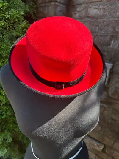 Doeshin Felt Red Hat, View more