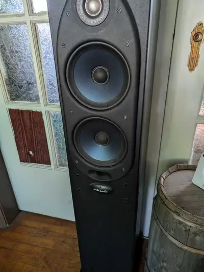 Polk speakers two towers and center work good great sound