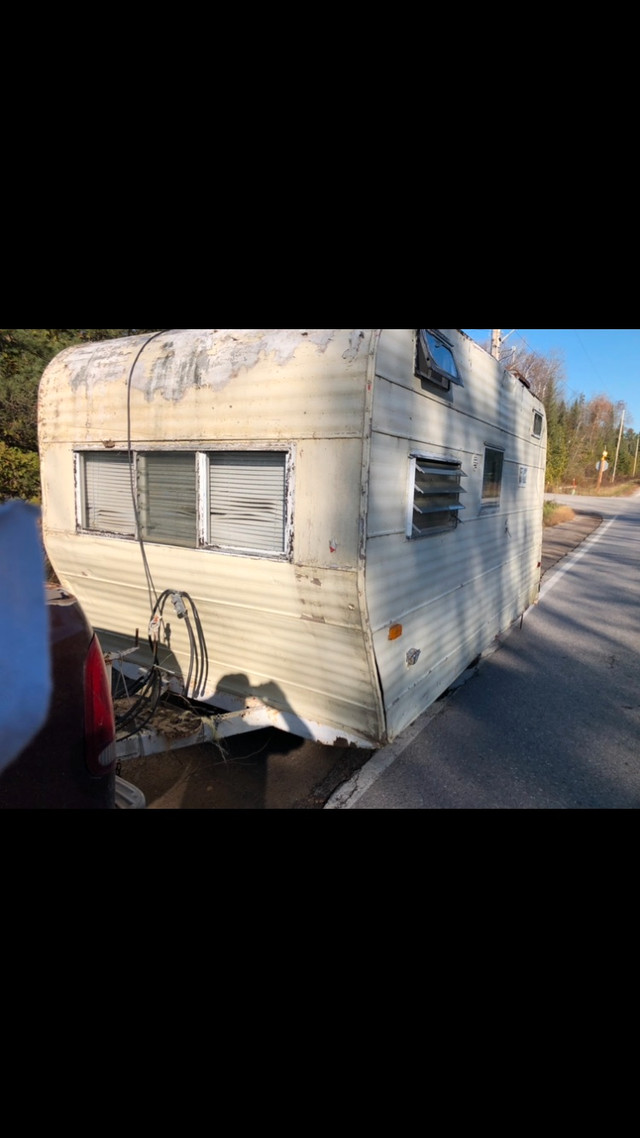 10 vintage retro unique camper trailer 10’  travel bunkie office in Park Models in Barrie - Image 4
