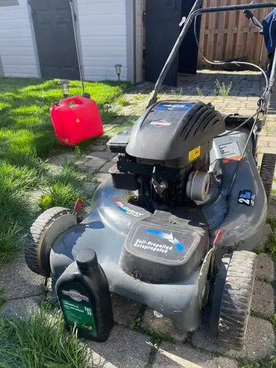 Excellent condition gas powered self propelling lawn mower. Include a bottle of engine oil.