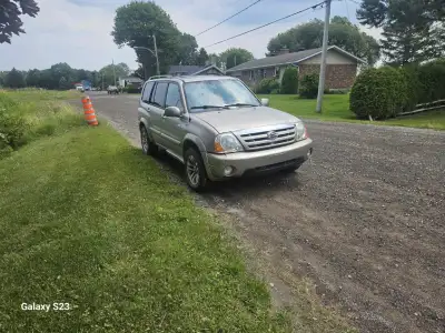 Suzuki XL7 Couleur Or Pour Pièces ou route. *À FAIRE* Batterie Alternateur Freins arrière Moteur Bru...