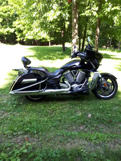 2011 Victory Cross Country, 49,500 km,