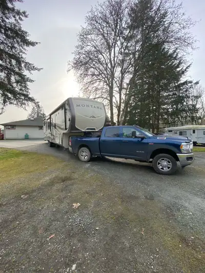 A professional Class 1 HD Licenesed & Insured towing service for 5th wheels, travel trailers, boats,...