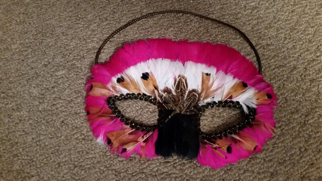 Venetian Style Masquerade Feather Mask, Adult Men Women in Hobbies & Crafts in Moncton - Image 3