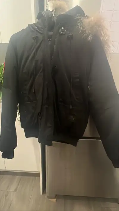 Manteau d’hiver Canada Goose – Taille Petite – 70 $ ❄️, View more