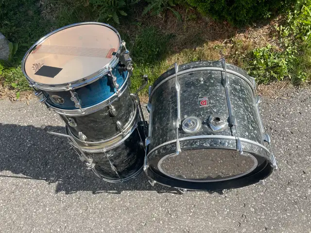 Vintage Drums in Drums & Percussion in Oshawa / Durham Region - Image 3