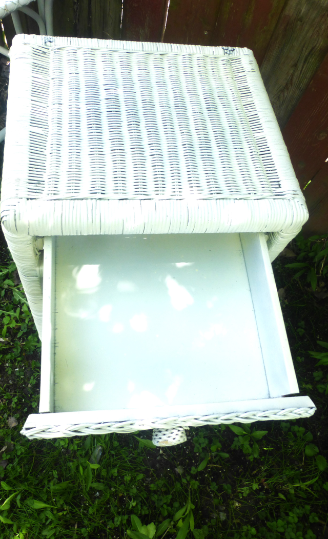 White WICKER FURNITURE Wicker Bench Table Mirror Shelf in Other Tables in St. Catharines - Image 8