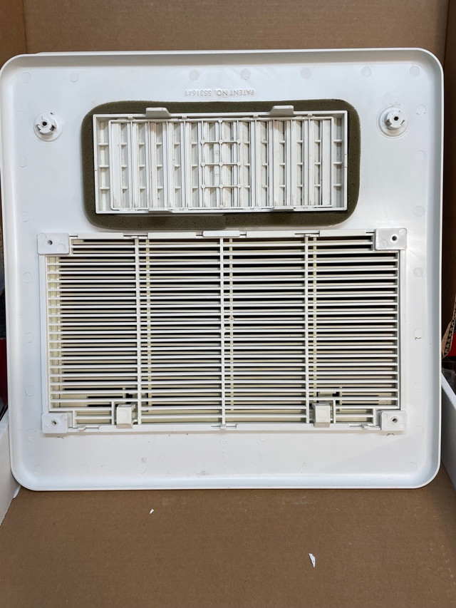 2 Used Dometic Duo-Therm 3105935 Ducted  A/C Covers & Grilles in RV & Camper Parts & Accessories in Windsor Region - Image 4