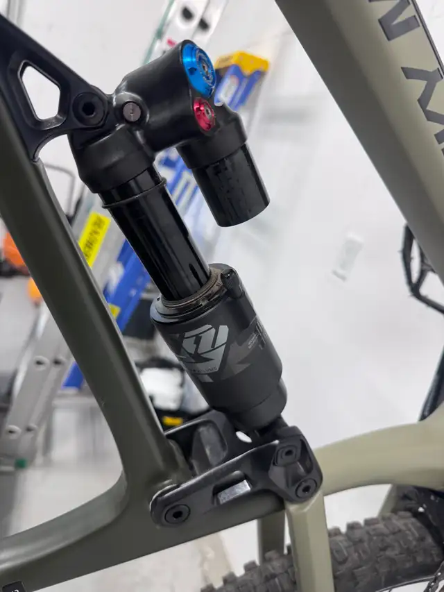 Rocky Mountain Altitude C70 in Mountain in Cranbrook - Image 6