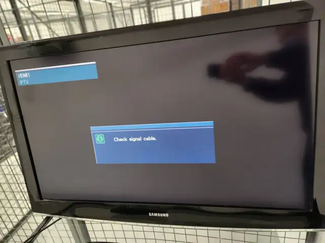 Samsung 40” LCD TV – Model LN40A450 in TVs in City of Toronto - Image 3