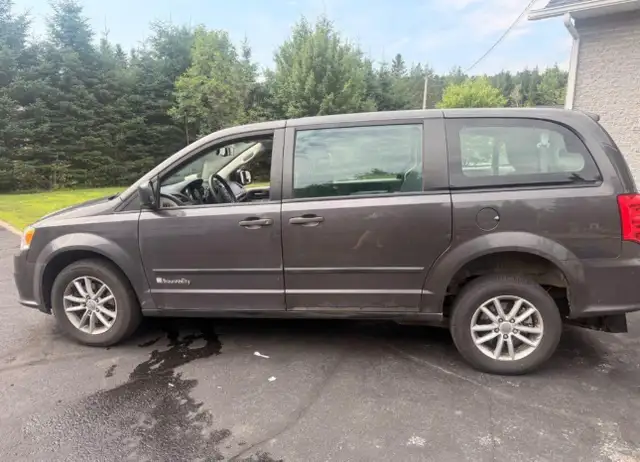 Wheelchair accessible minivan 