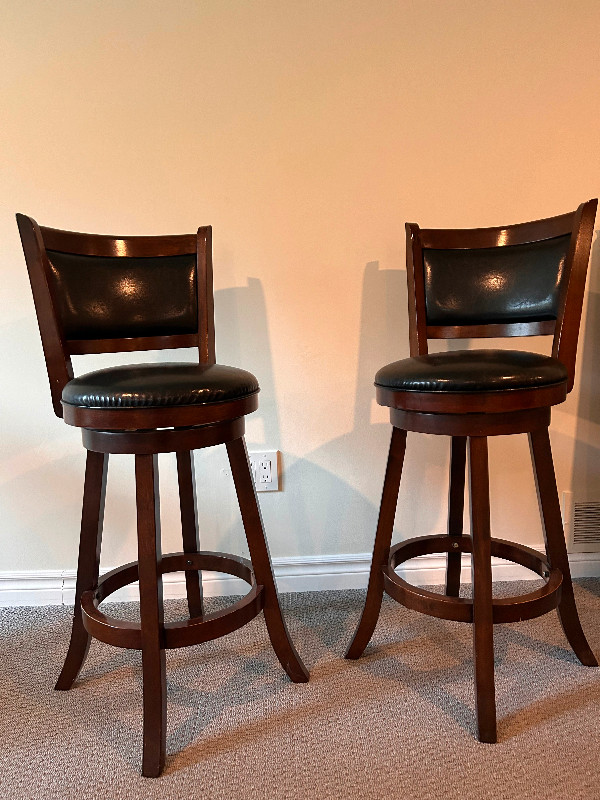 Bar stools for sale - excellent condition (Aurora) in Chairs & Recliners in Markham / York Region