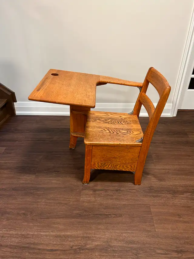 Vintage school desk63234678987651121