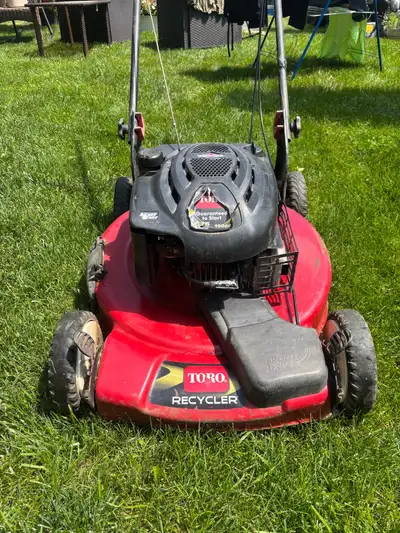 Toro FWD self propelled lawn mower that has been serviced. Deck has a bit of scuff to it but no rust...