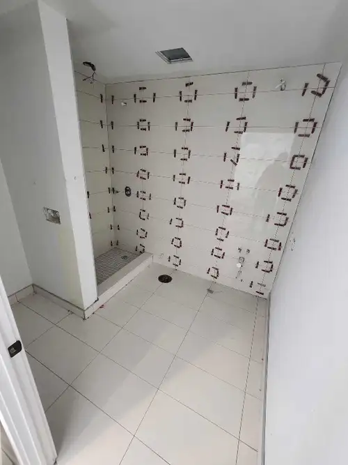 Tile setter with 10 years of experience looking for small n big projects give me a call 6475516243