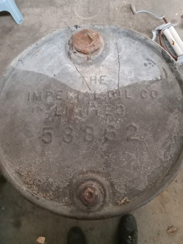 vintage 45 Gallon Imperial Oil Limited Barrel in Arts & Collectibles in Strathcona County - Image 2