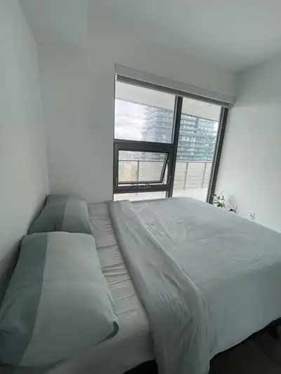 Room for Rent – 1 Bed + Private Bath in Luxury 2BR Condo (Downtown Toronto) Wellesley St W, Toronto,...