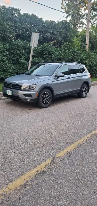 2019 Volkswagen Tiguan Comfortline 4Motion with only 139,000km. No accidents second owner, Saftied,...