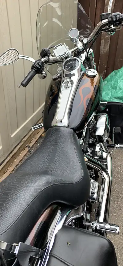 ONLY 10500 km !!! This bike is in mint condition, 3 tone custome colour, heated grips , ton of stora...