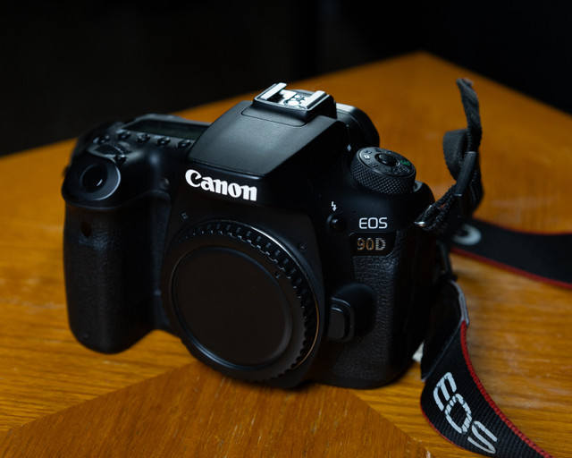 Canon EOS 90D in Cameras & Camcorders in Dartmouth