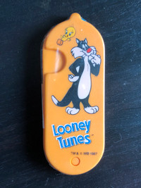NEW Looney Tunes 1987 Sylvester the cat folding comb necklace