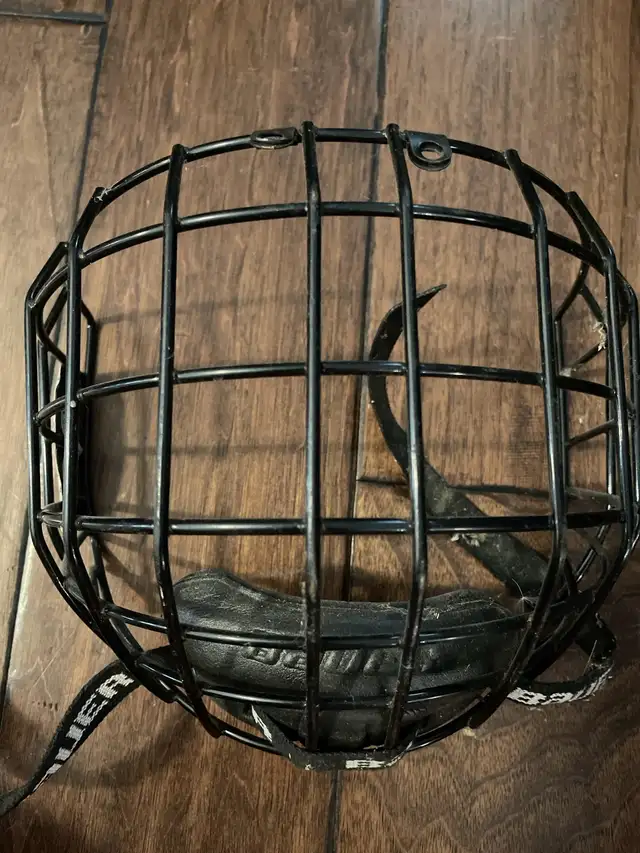 hockey face cage - kids in Hockey in Barrie - Image 2