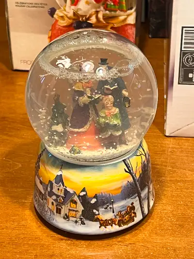 CHRISTMAS CAROLERS MUSICAL WATERBALL PLAYS MUSIC BY HOME ELEGANCE. Hello buyer, If you see this anno...