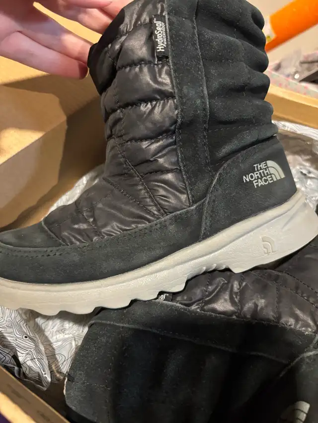 size 2 boots  in Kids & Youth in Ottawa - Image 3