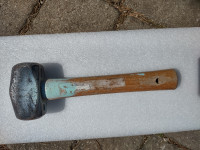 2 1/2 Pound Wood Handle Sledge Hammer. Good condition