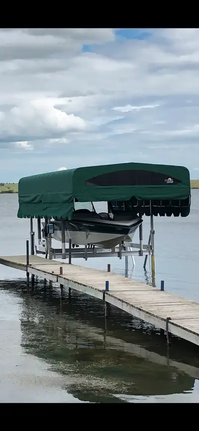 2022 FLOE boat lift for sale. Lift is located over at blackstrap lake. Lift is in excellent conditio...