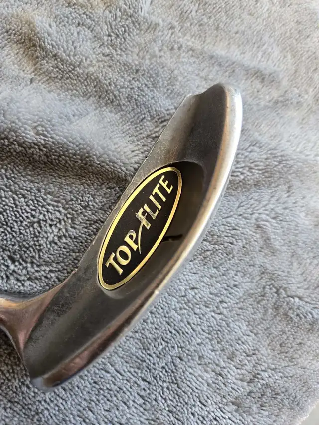 RH PUTTER TOP FLITE in Golf in Ottawa - Image 5