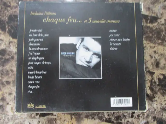 CD audio: Roch Voisine Special Edition - Chaque feu... (2 CD)63234779270785121