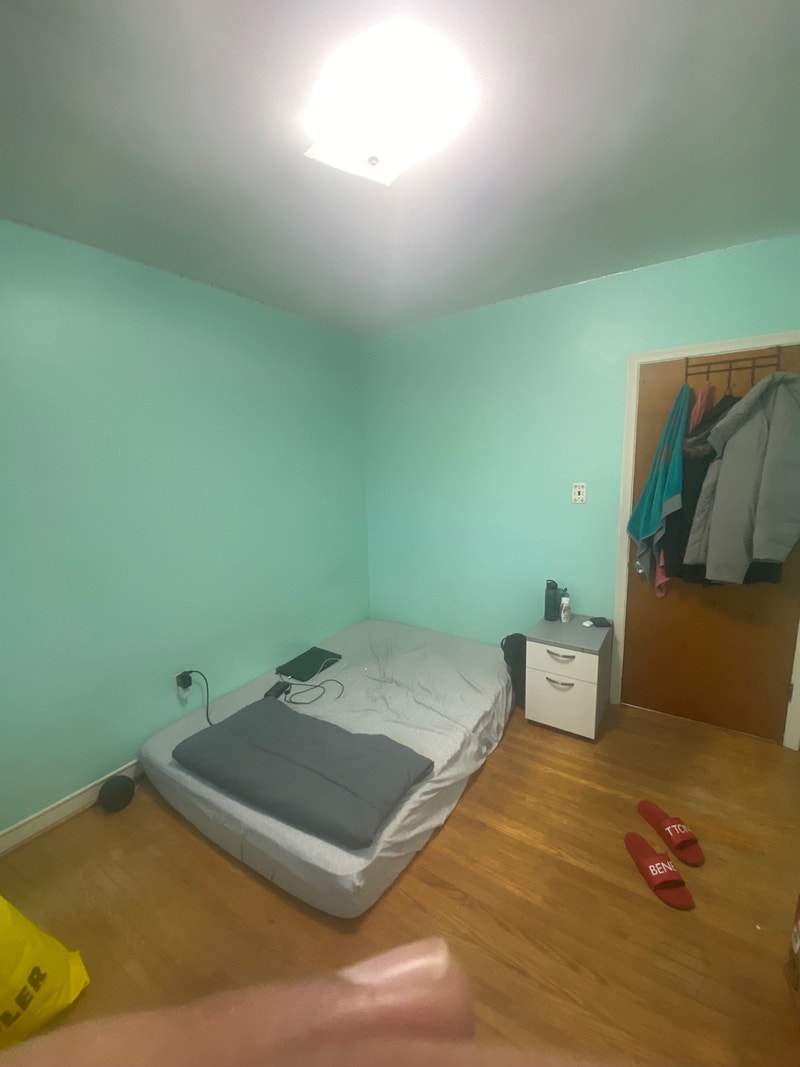 Room available on highway 7 near to Seneca college. Room Rentals