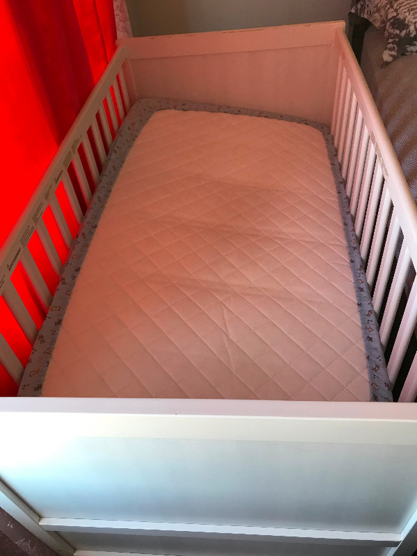Baby crib and mattress in Cribs in Edmonton - Image 2