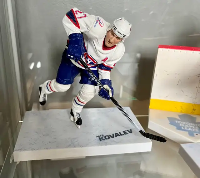 Figurines Mcfarlane NHL / Lot of different Mcfarlane series in Arts & Collectibles in Gatineau - Image 6