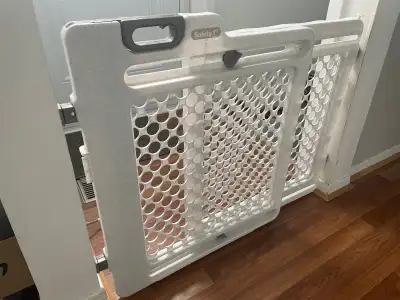 Safety first baby gate pet gate